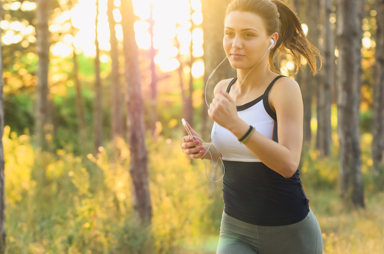 https://pixabay.com/it/photos/donna-jogging-in-esecuzione-2592247/