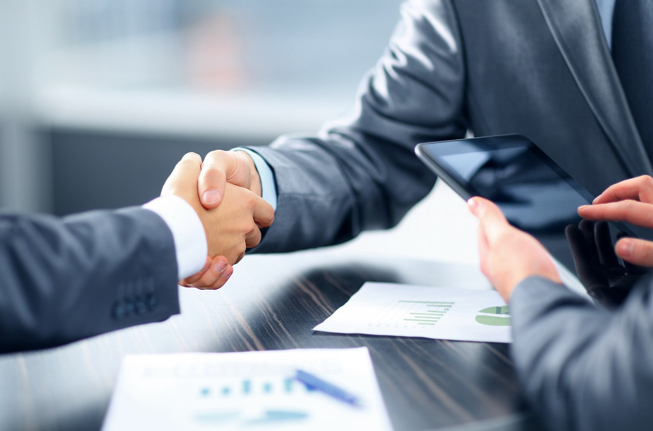 https://pixabay.com/it/photos/finanza-banca-bancario-4858797/