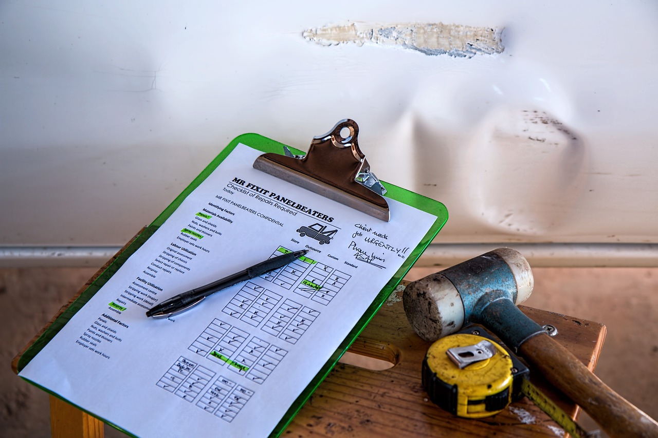 https://pixabay.com/it/photos/assicurazione-danno-riparazione-539659/