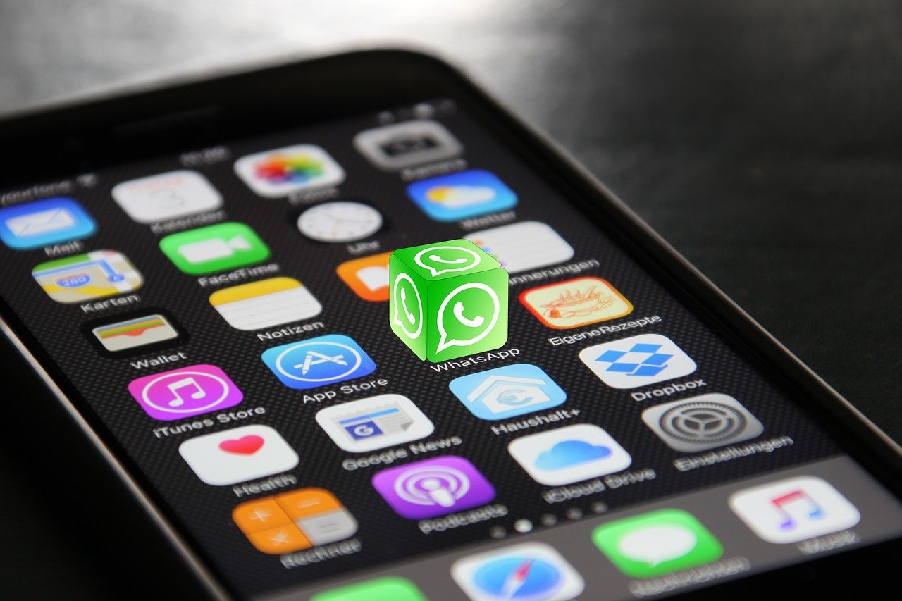 Truffa del CV su WhatsApp: i consigli di MDC per tutelarsi