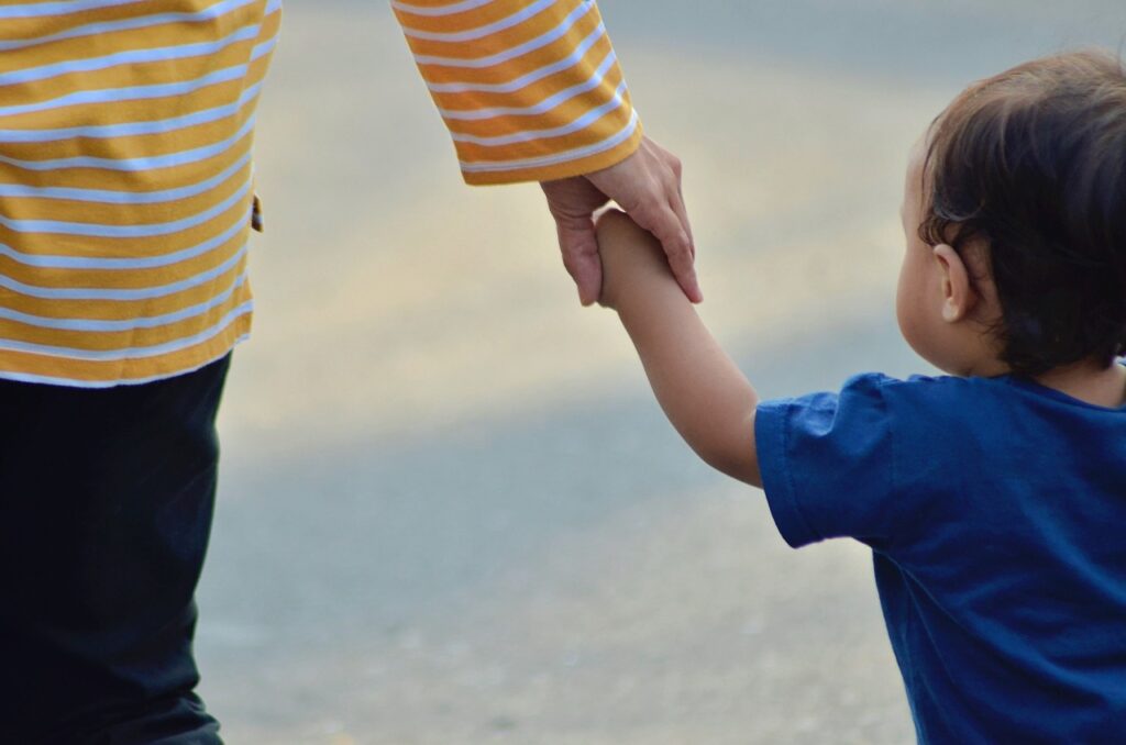 Maternità, Save The Children: in Italia madri sempre più sole e penalizzate