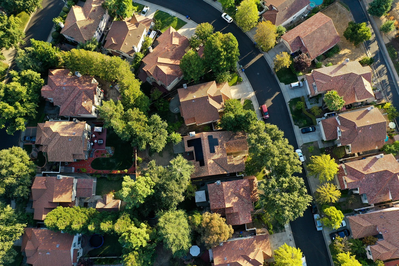https://pixabay.com/it/photos/drone-solare-pannelli-solari-5008211/