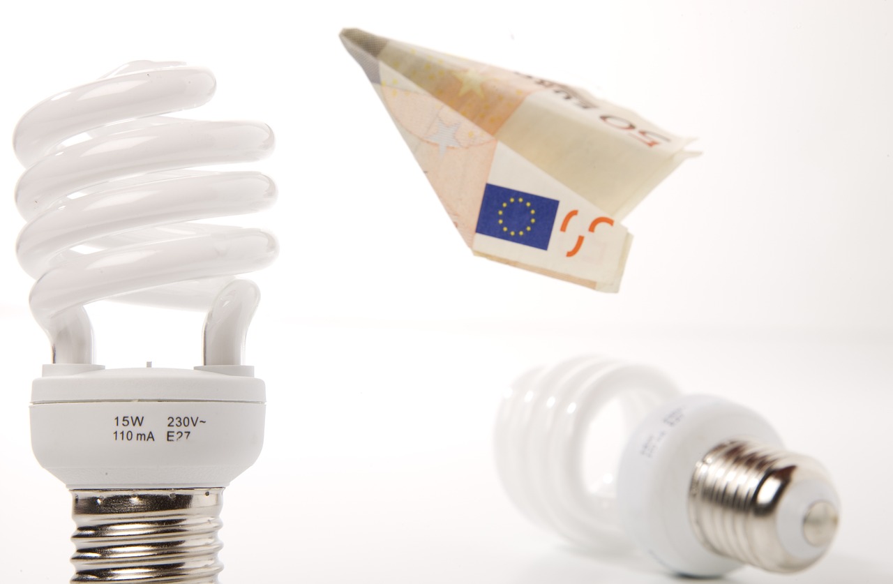 https://pixabay.com/it/photos/lampada-a-risparmio-energetico-1335628/