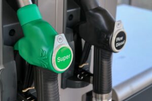Carburanti, al via da oggi l'allineamento delle accise: scende la benzina, sale il gasolio