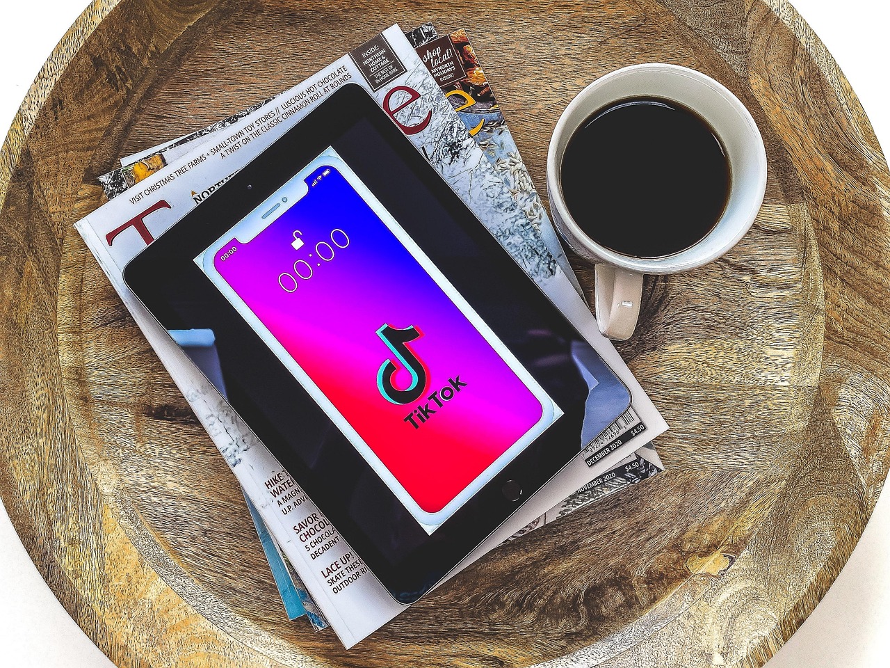 https://pixabay.com/it/photos/tiktok-tavoletta-ipad-riviste-7017264/