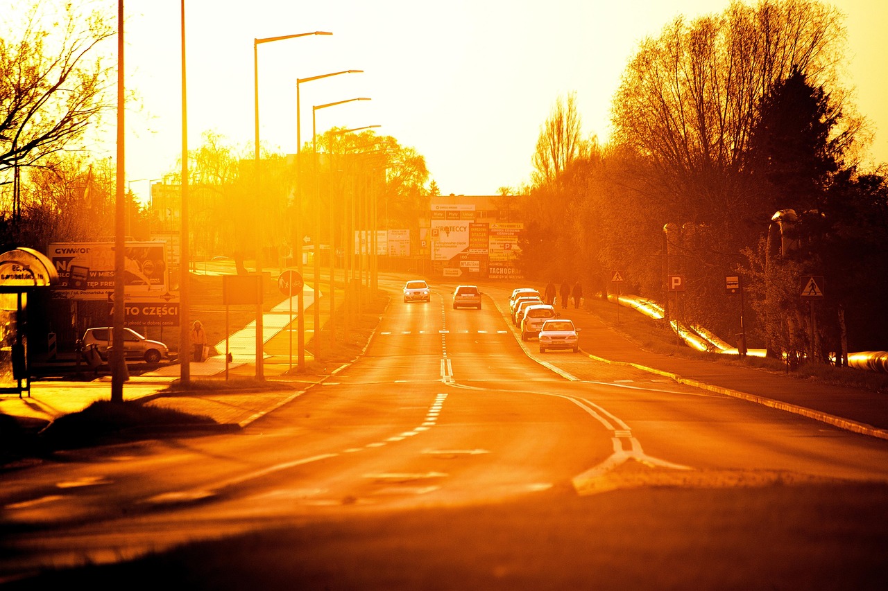 https://pixabay.com/it/photos/strada-il-sole-west-modo-vista-4172162/