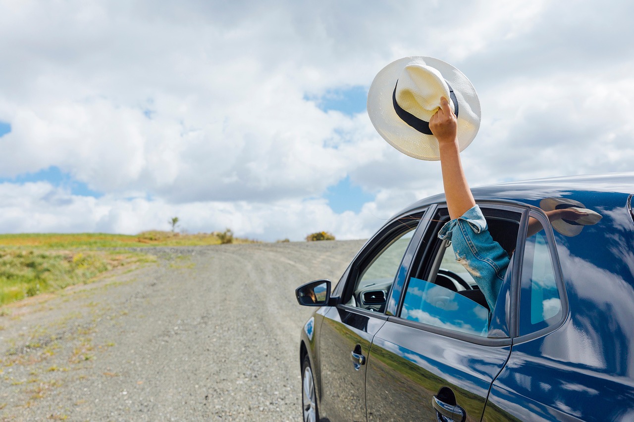 https://pixabay.com/it/photos/auto-trasporto-viaggio-road-trip-6603726/