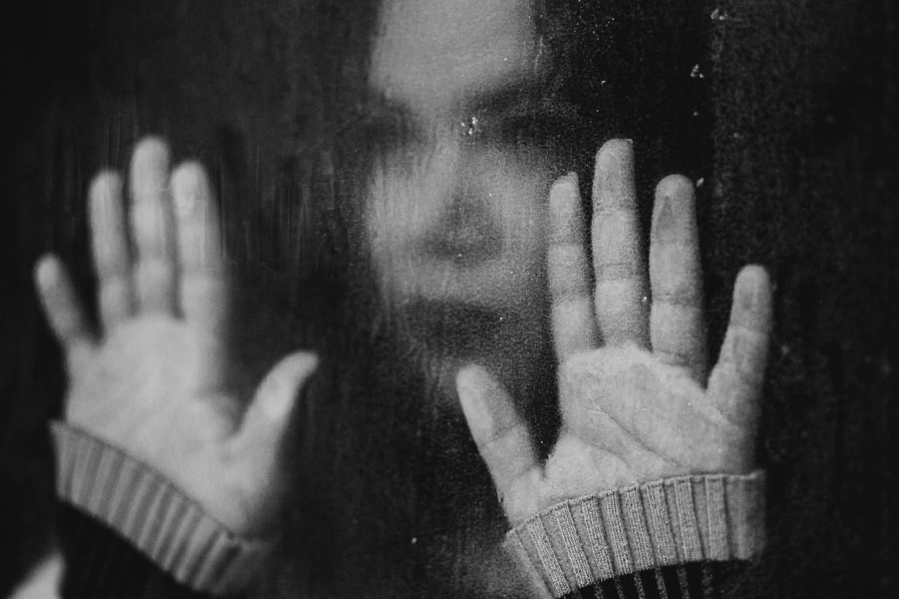 https://pixabay.com/it/photos/depressione-triste-dipendenza-5127103/