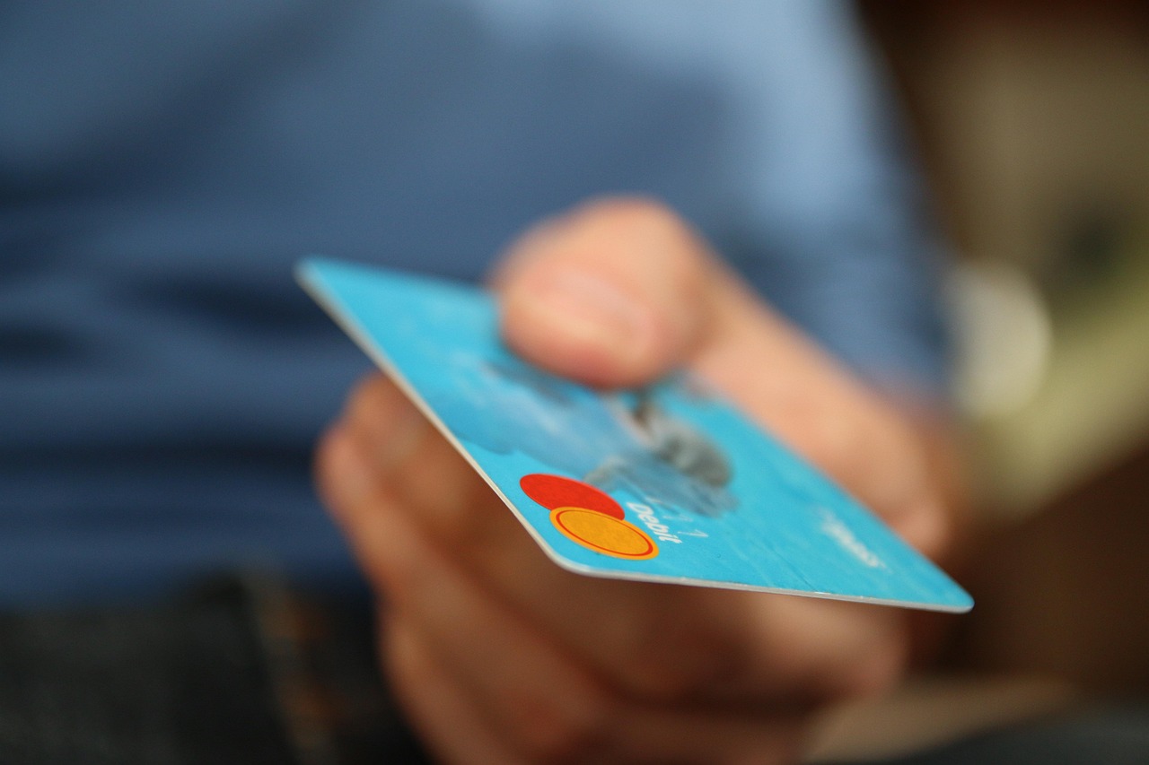 https://pixabay.com/it/photos/denaro-carte-attivit%C3%A0-commerciale-256314/