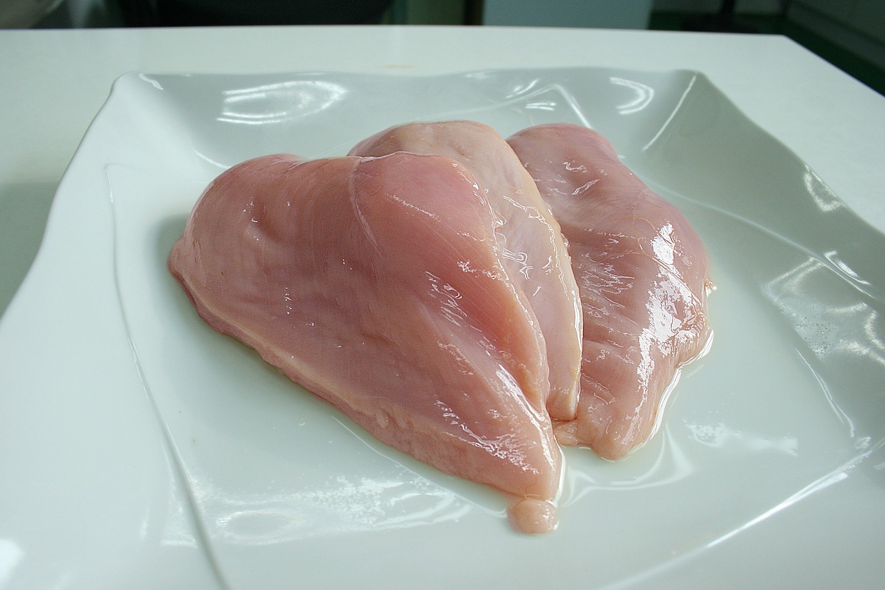 https://pixabay.com/it/photos/petto-di-pollo-ingredienti-pollo-279848/
