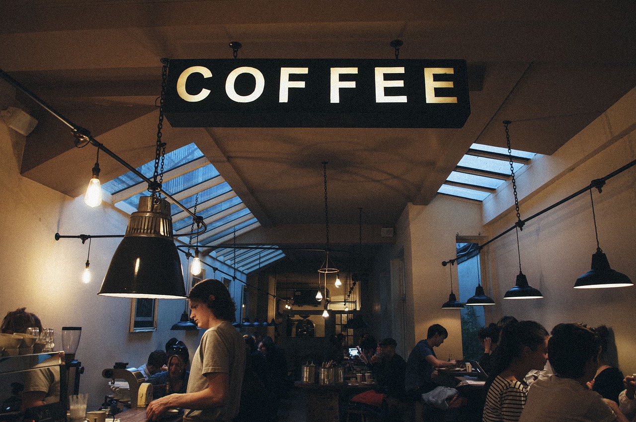 https://pixabay.com/it/photos/caff%c3%a8-negozio-bar-ristorante-2572522/