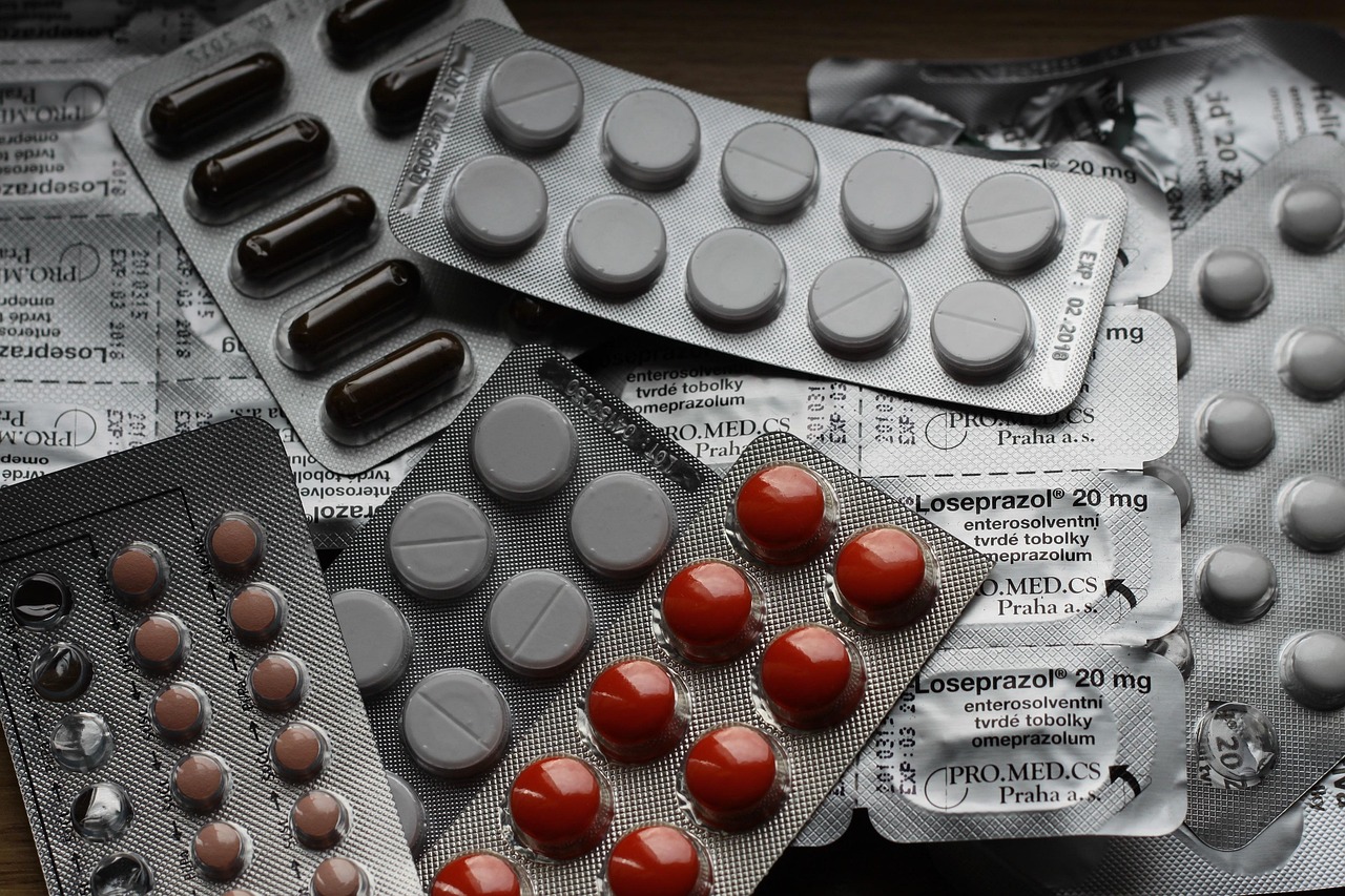 https://pixabay.com/it/photos/medicinale-farmaci-pillole-salute-1728381/