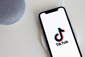Commissione europea: il design di TikTok viola la legge sui servizi digitali
