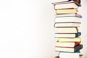 Pirateria nel mondo del libro, diffuso l’utilizzo dell’IA per riassunti di libri