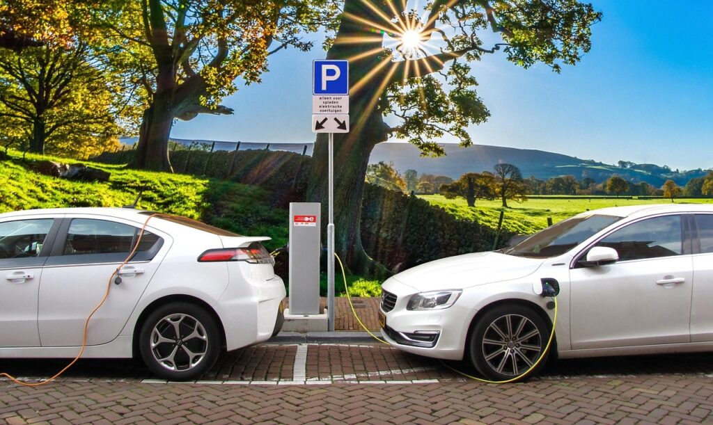ZTL Roma, Adiconsum: rivedere la decisione dei 1000€ del pass per le auto elettriche