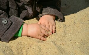 Mortalità infantile, nel 2024 sono morti 4,9 milioni di bambini sotto i 5 anni