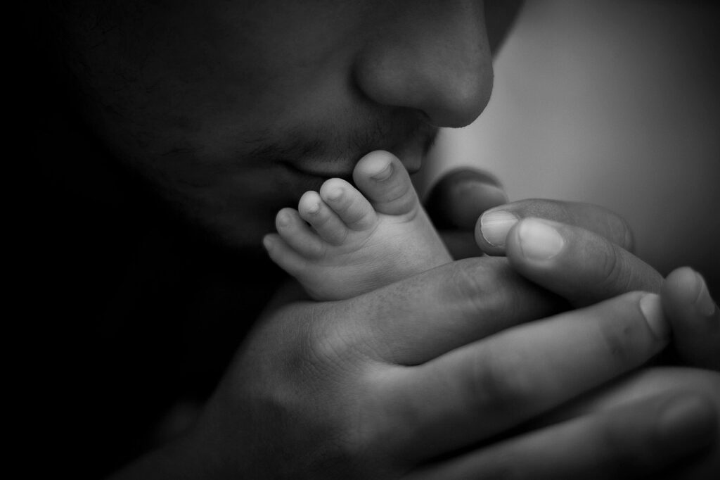Congedo di paternità, INPS e Save the Children: persistono ampie differenze tra territori