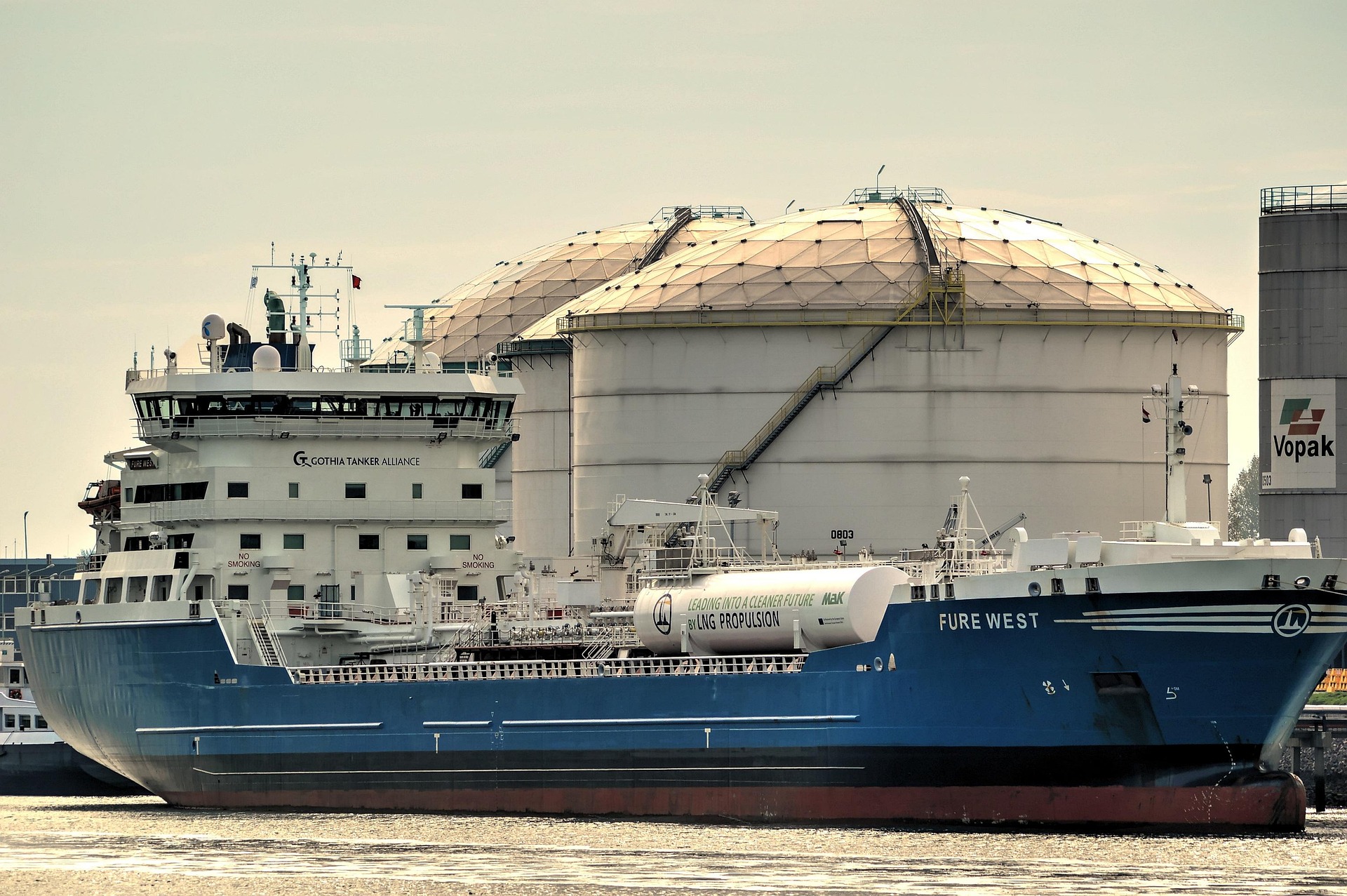 https://pixabay.com/it/photos/cisterna-nave-petroliera-2875593/