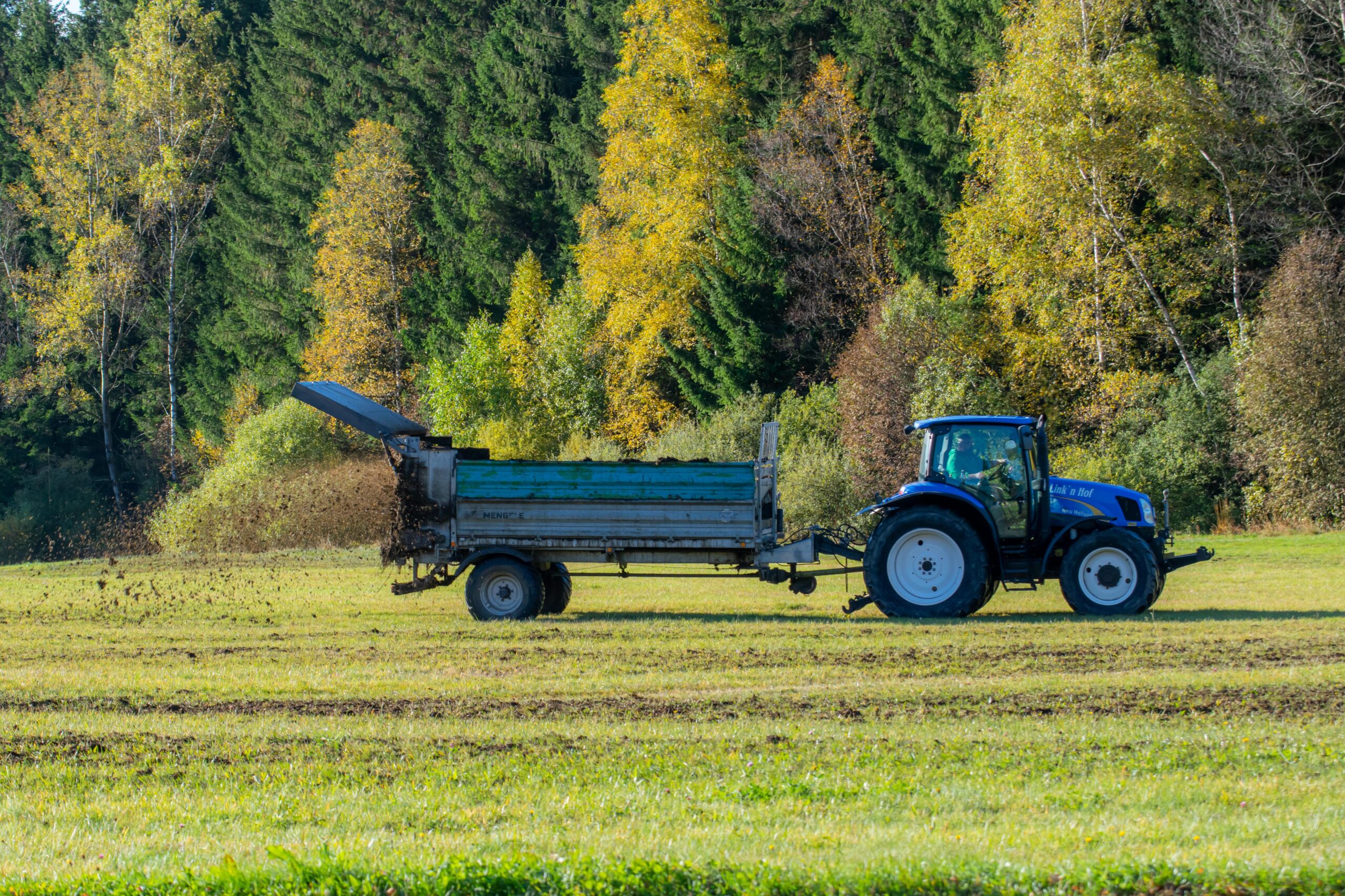https://pixabay.com/it/photos/agricoltura-fertilizzare-i-campi-6761498/