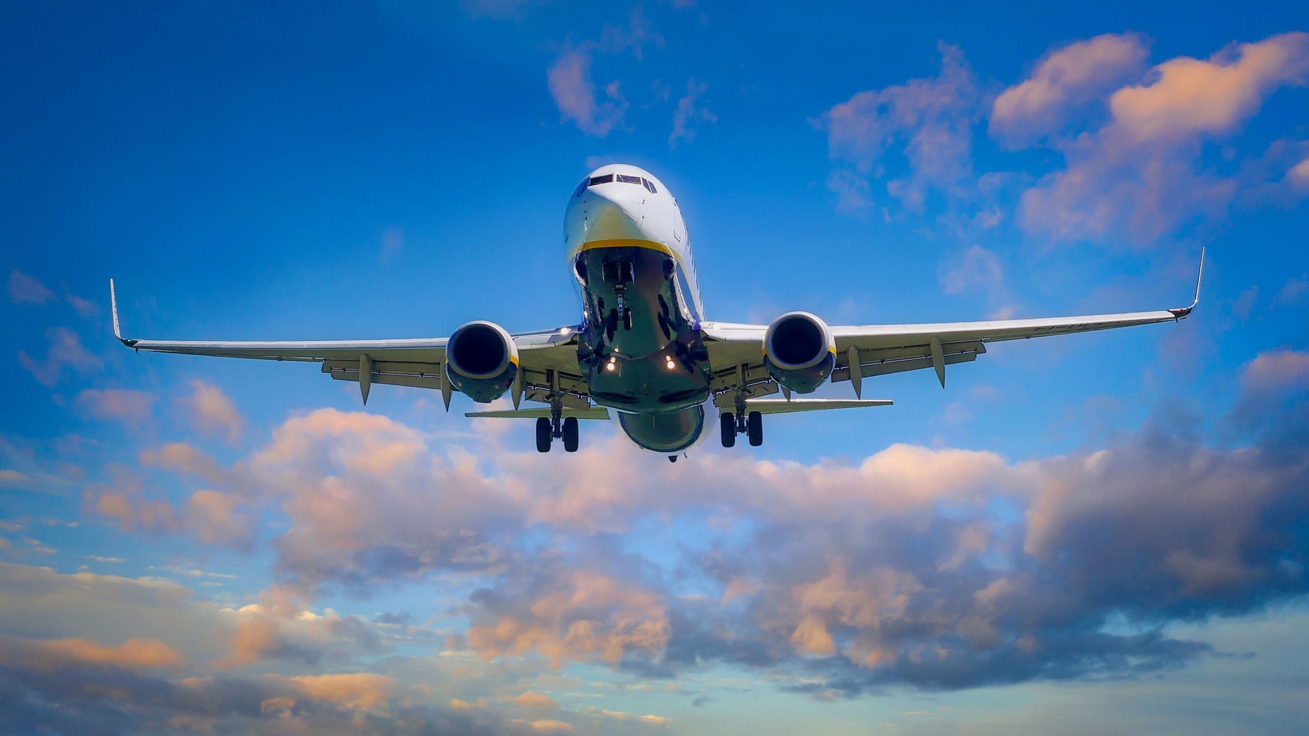 https://pixabay.com/it/photos/volante-aereo-approdo-approccio-5284149/