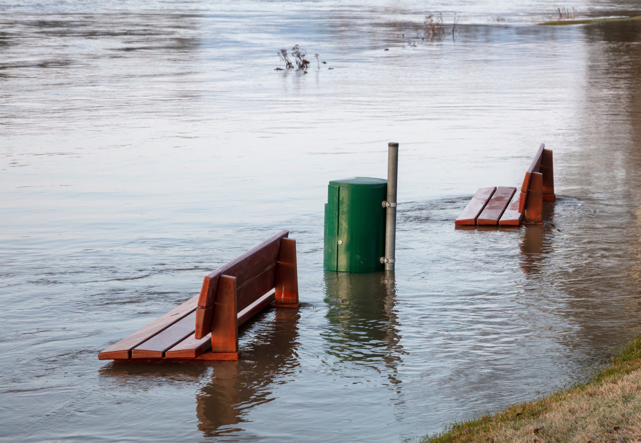 https://pixabay.com/it/photos/panca-alluvione-calamit%c3%a0-fiume-6758067/