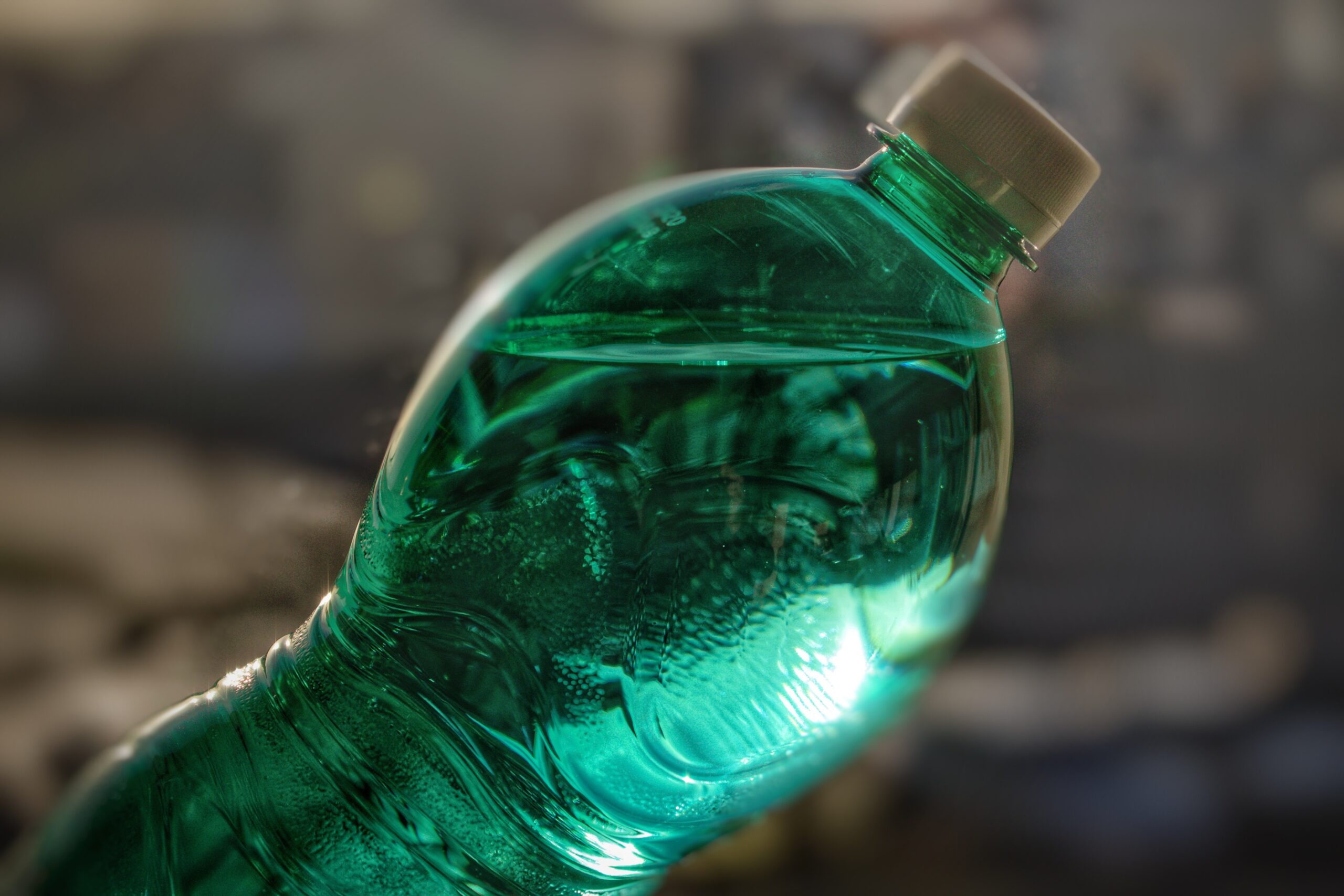 https://pixabay.com/it/photos/bottiglia-di-plastica-acqua-4760236/
