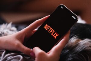 Netflix, illegittimi gli aumenti dal 2017 al 2024. Movimento Consumatori: Netflix rimborsi i consumatori