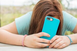 Digitale, l'Ue esorta gli Stati membri ad adottare l’app di verifica dell’età