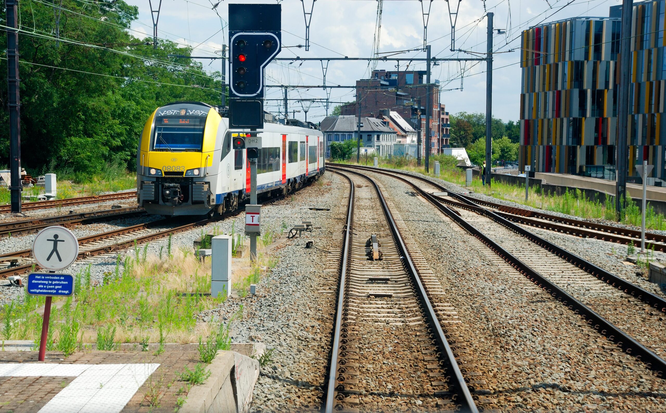 https://pixabay.com/it/photos/treno-stazione-piattaforma-ferrovia-5960158/