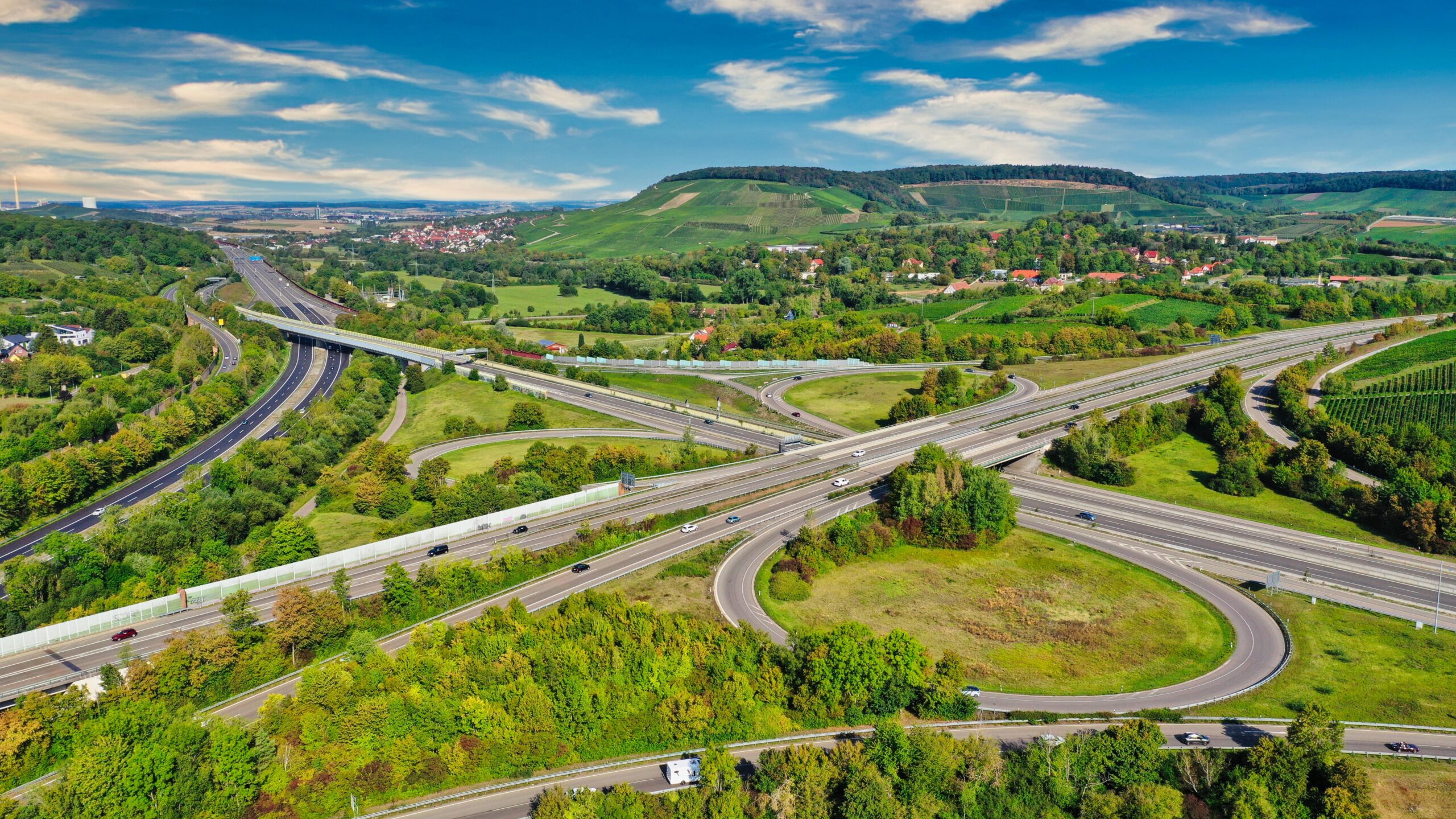 https://pixabay.com/it/photos/autostrada-strada-5960578/