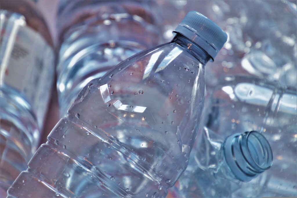 Rincari sulla plastica legati alla guerra in Iran, si attiva l'Antitrust dopo l'esposto del Codacons
