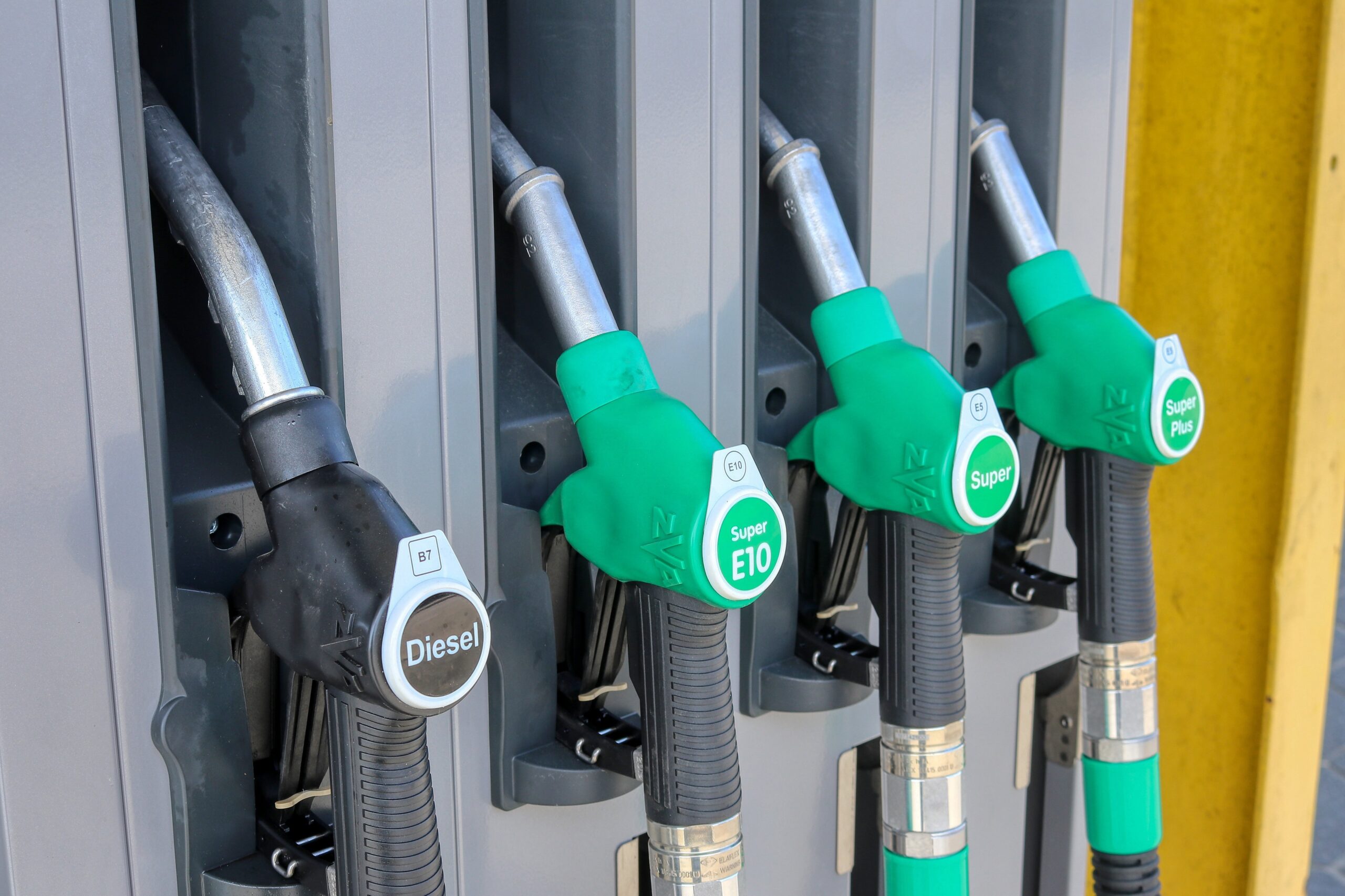 https://pixabay.com/it/photos/stazione-di-servizio-4978824/