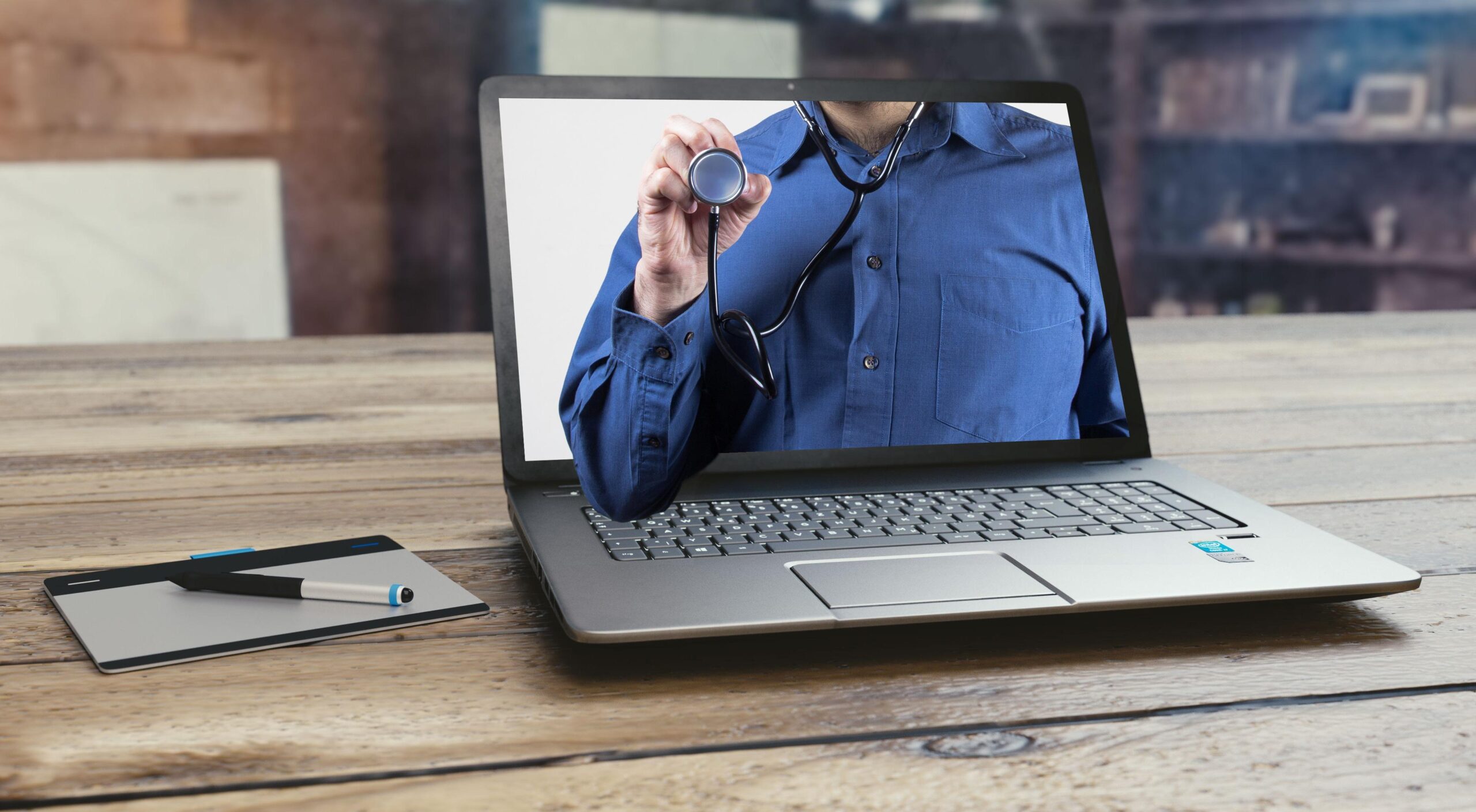 https://pixabay.com/it/photos/medico-la-telemedicina-6161898/