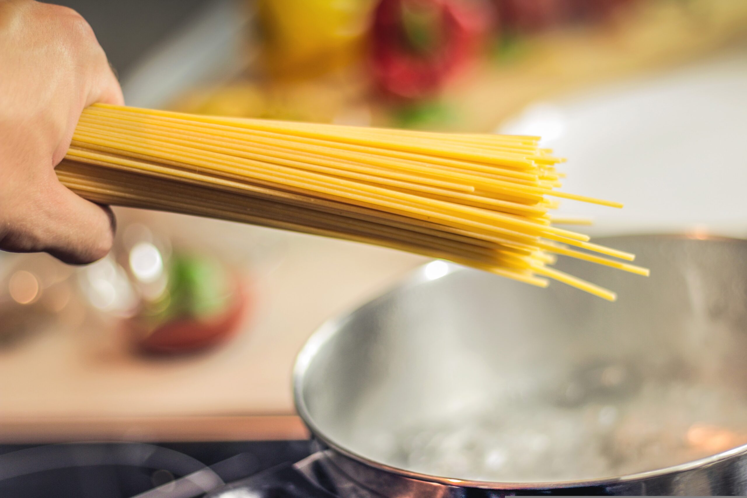 https://pixabay.com/it/photos/spaghetti-pasta-acqua-bollente-569067/