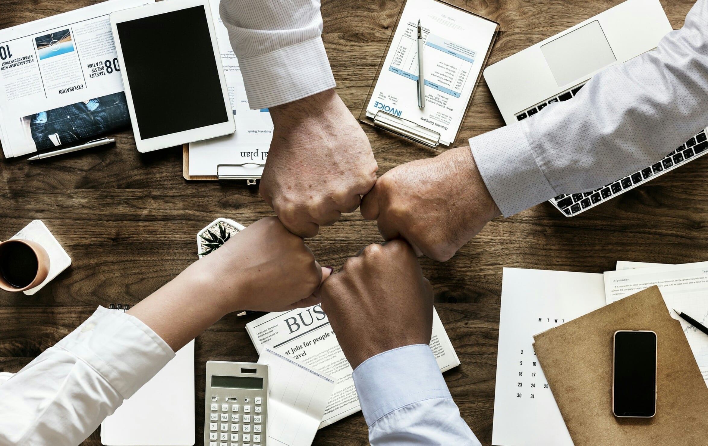 https://pixabay.com/it/photos/lavoro-di-squadra-cooperazione-3213924/