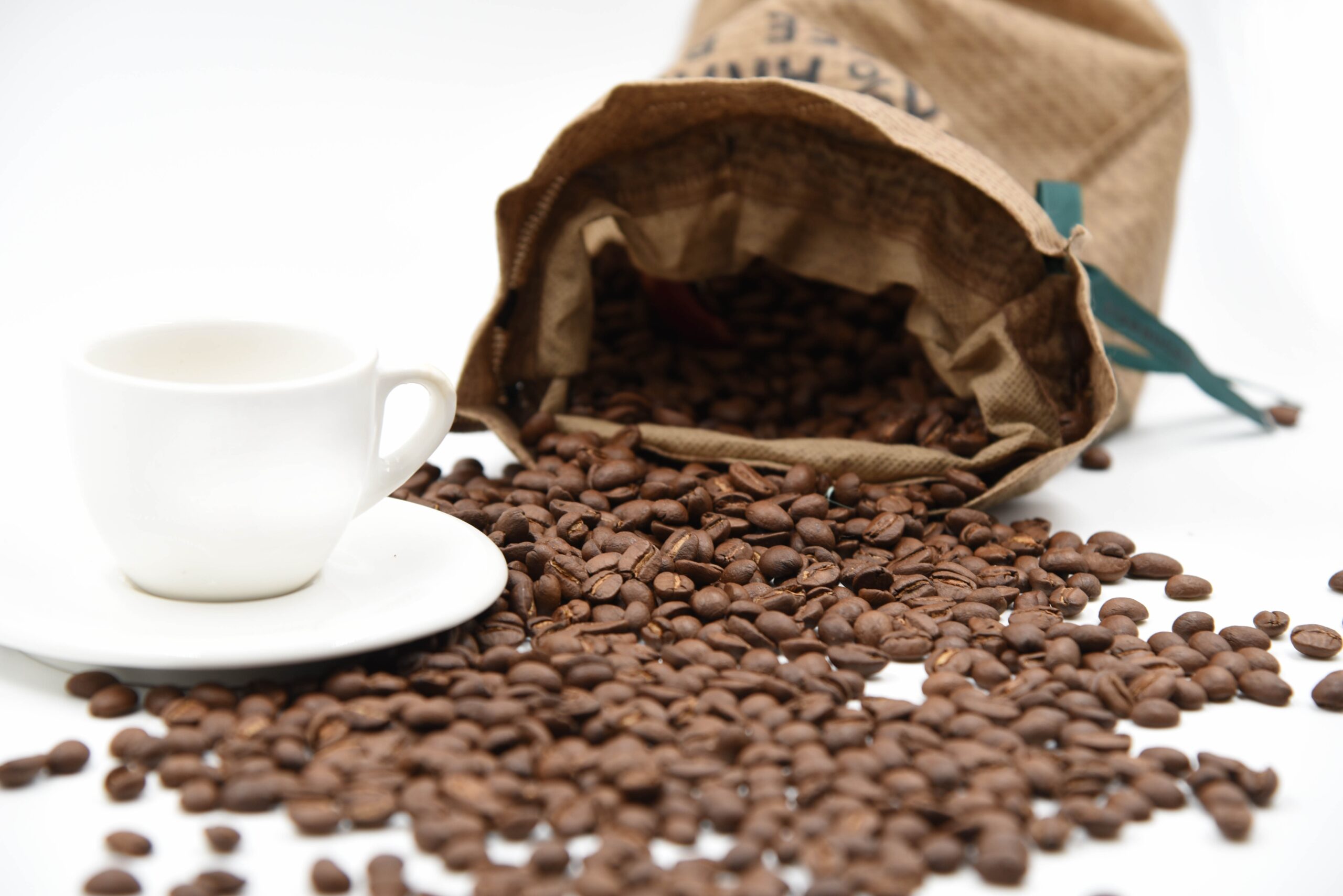 https://pixabay.com/it/photos/caff%C3%A8-tazza-di-caff%C3%A8-arabica-4844420/