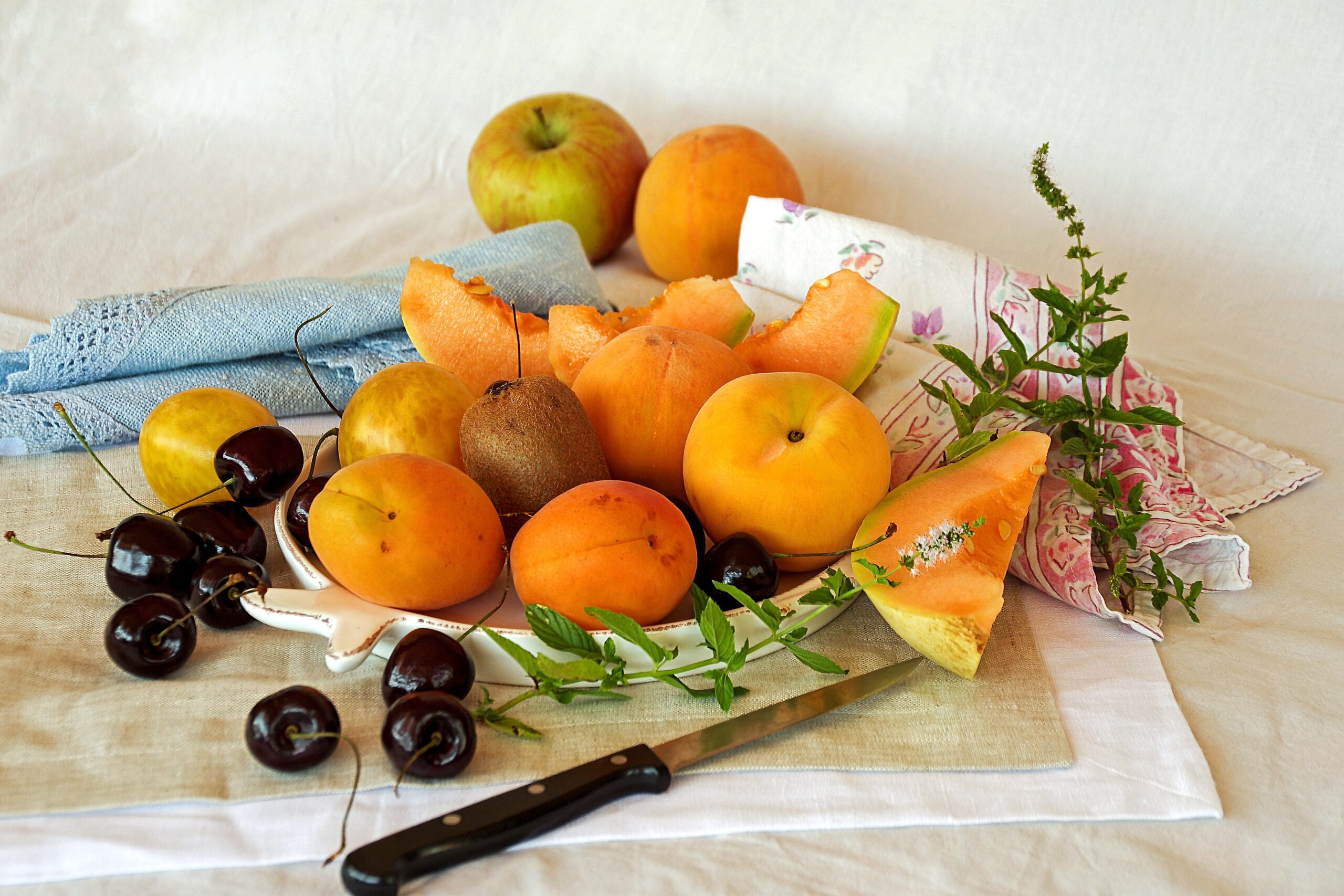 https://pixabay.com/it/photos/frutta-estate-caldo-frutta-estiva-4365690/