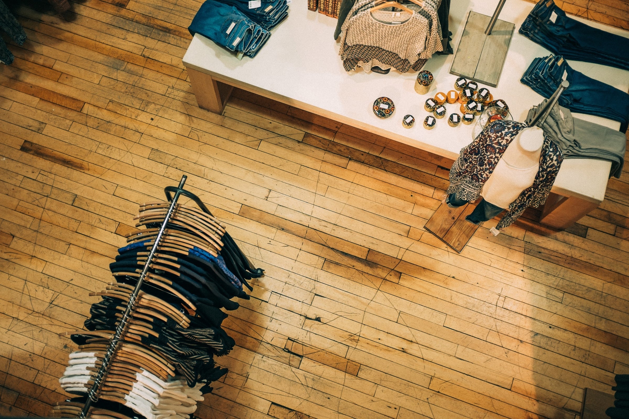 https://pixabay.com/it/photos/abiti-capi-di-abbigliamento-moda-1839935/