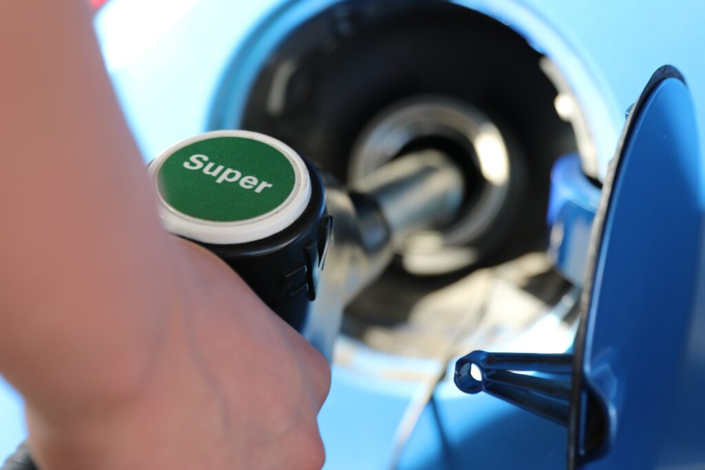 https://pixabay.com/it/photos/super-benzina-stazione-di-servizio-1408490/
