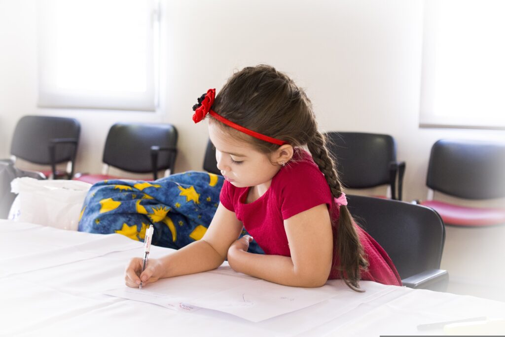 https://pixabay.com/it/photos/ragazza-bambini-1345800/
