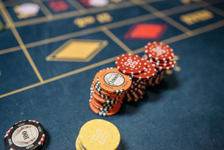 https://www.pexels.com/it-it/foto/scommessa-casino-fortuna-tavolo-7594224/