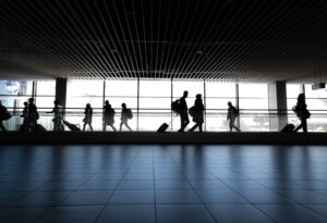 https://pixabay.com/it/photos/aeroporto-a-passeggio-in-attesa-4120835/