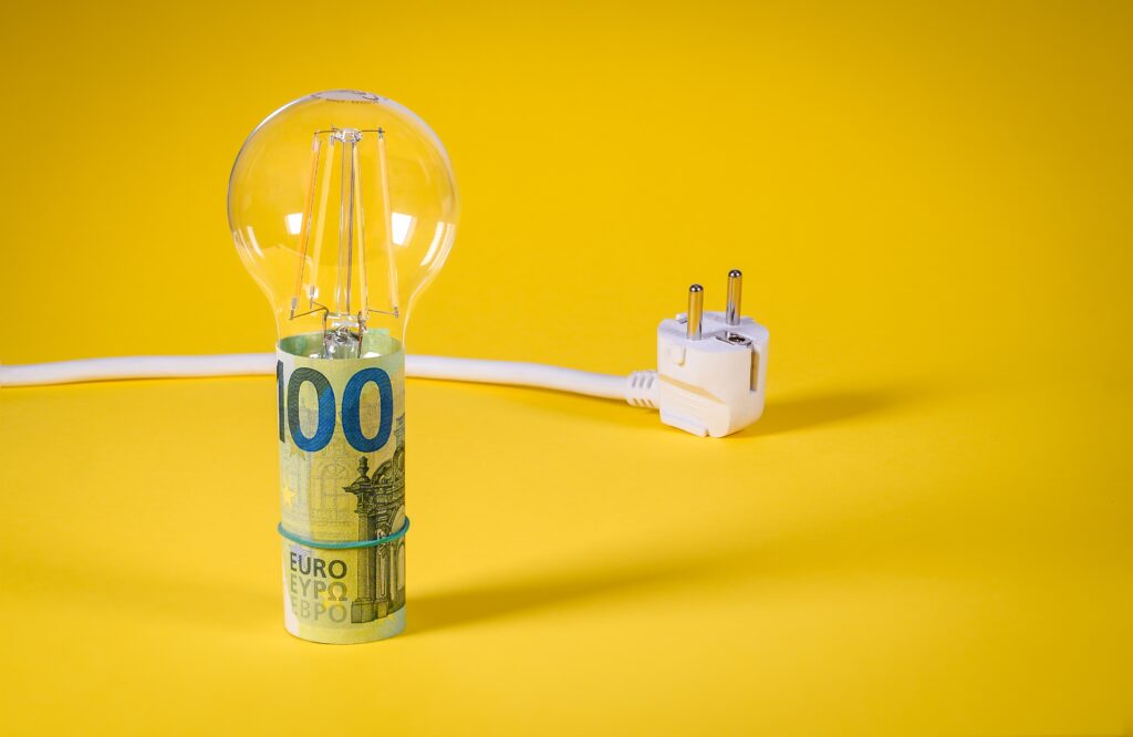 https://pixabay.com/it/photos/energia-risparmiare-energia-7551283/