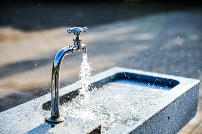Eliminare i PFAS dall'acqua potabile, le proposte di Consumers’ Forum