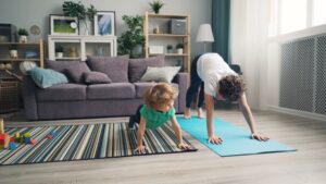 https://www.pexels.com/it-it/foto/donna-giocando-sport-bambino-23224874/