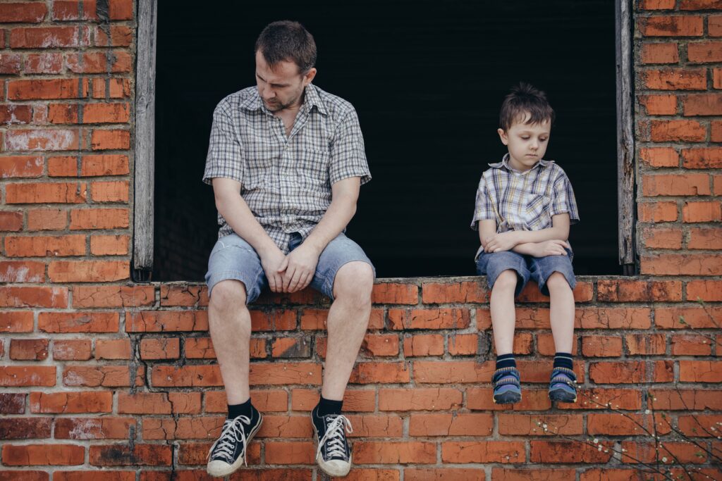 https://pixabay.com/it/photos/uomo-triste-triste-figlio-2857248/
